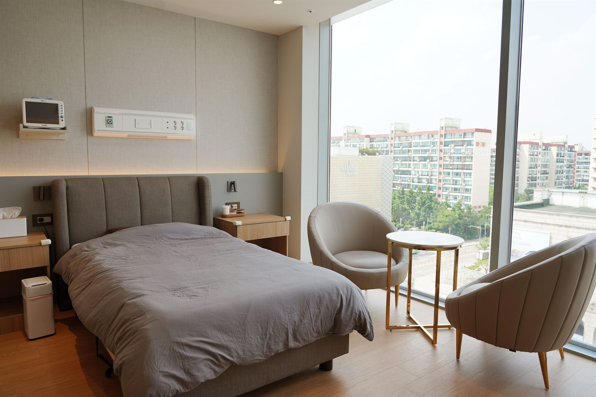 Bright private medical recovery room in Seoul
