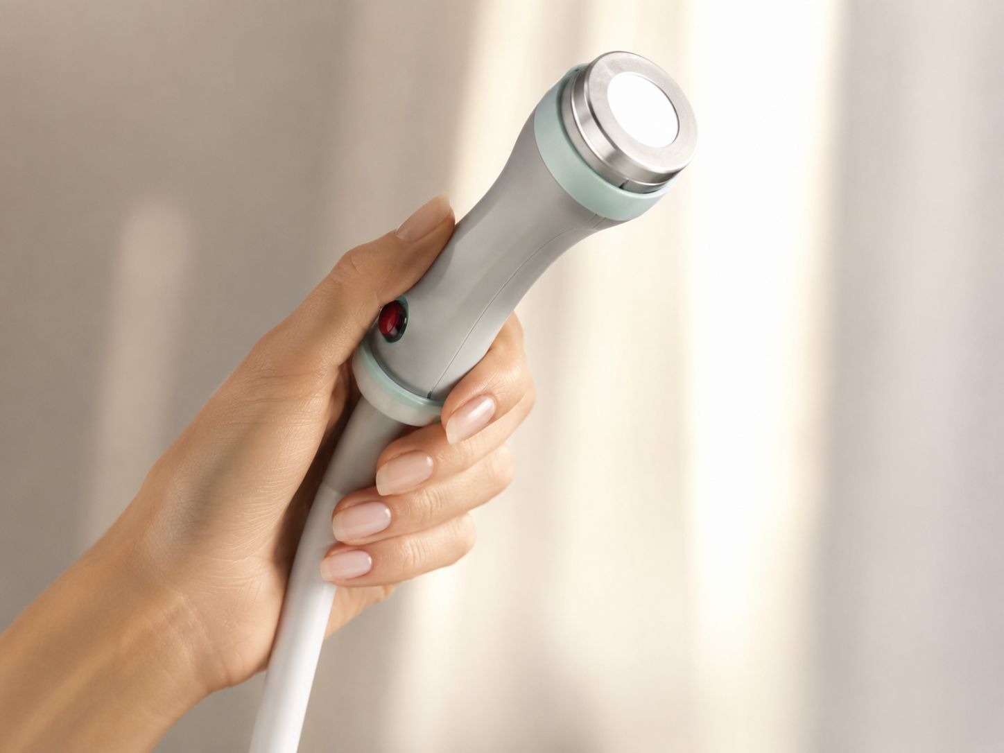 Aesthetic lifting treatment device